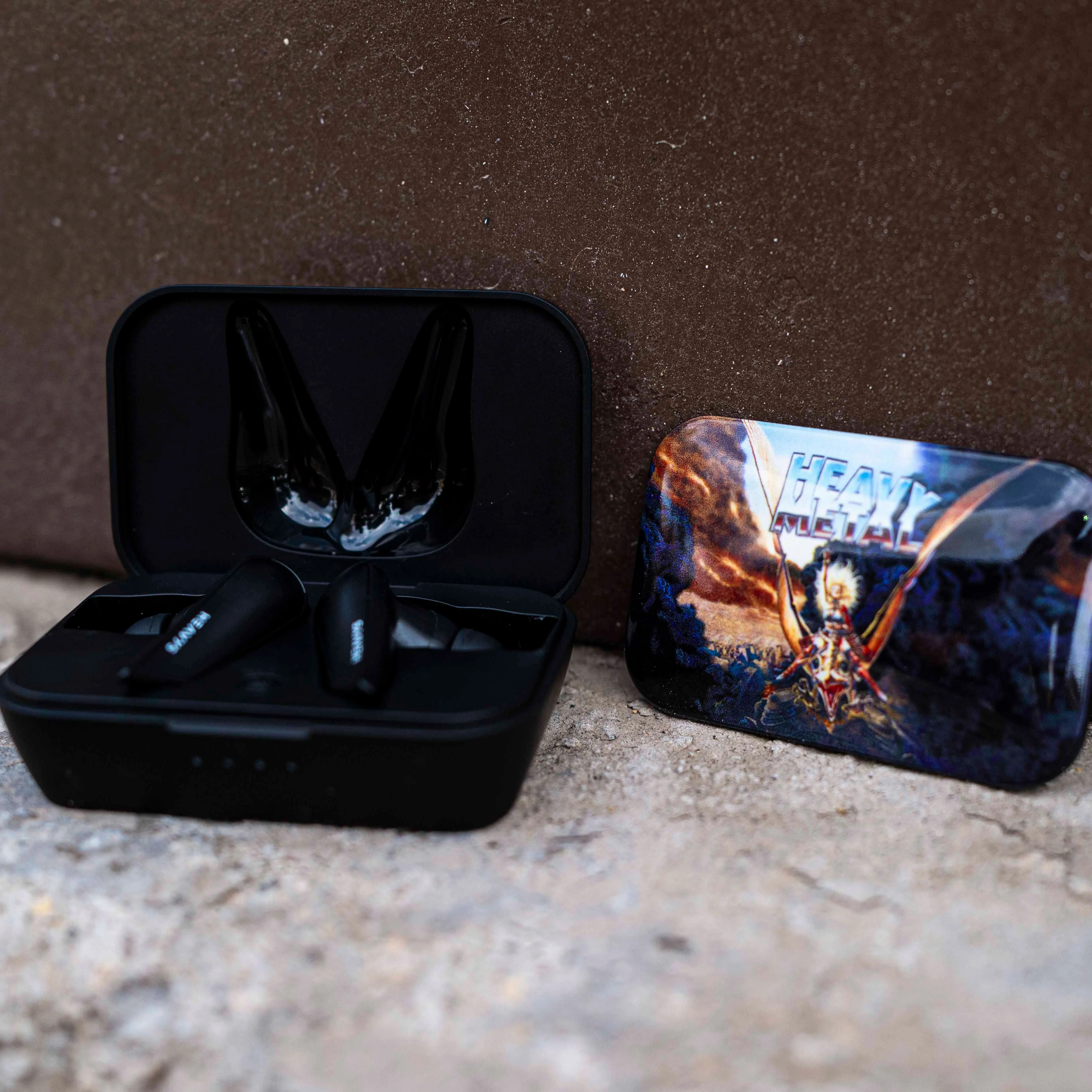 284-heavys-metal-magazine-shell-for-earbuds-case-taarna-edition-3.webp Heavys Metal Magazine Shell For Earbuds Case - Taarna Edition